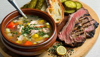 2) Ciorba de pui si ceafa de porc