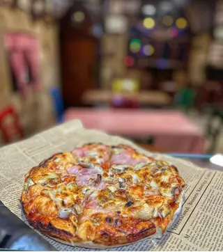 Pizza sprat pečenica