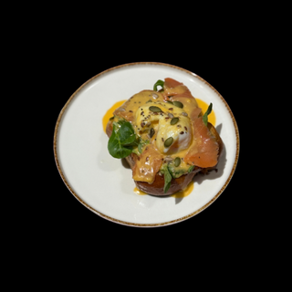 Brioche con salmón y huevo Benedict