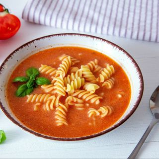 Pomidorowa z makaronem