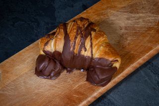 Cornetto con cioccolato fondente