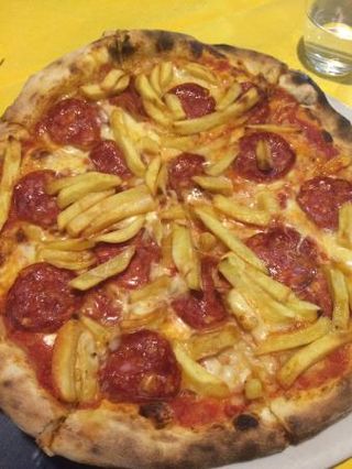 Salamino piccante e patatine