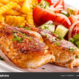 Plato Pollo a la Plancha y 2  huevos fritos