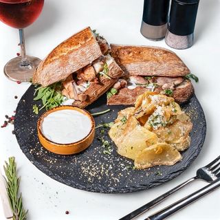 Chabatta cu pui si gorgonzola