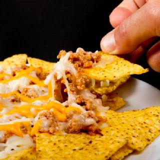 Ración De Nachos Con Queso Y Carne (Grande)