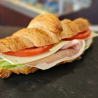 Кроасан със солени добавки