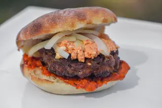 Punjena pljeskavica sa kajmakom 250 g