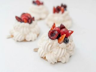 Pavlova Con Fruta De Estación
