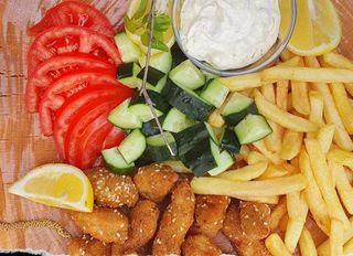 Pohovani pileći štapići u susamu