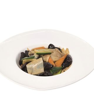 Funghi e bambù saltati