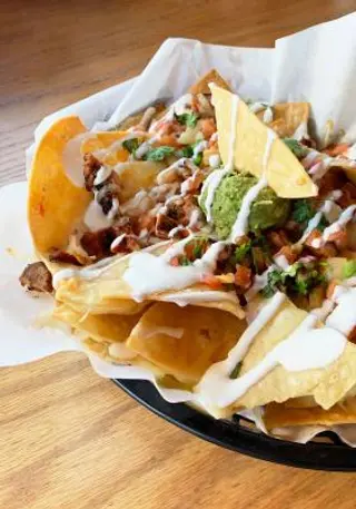 NACHOS JUAREZ GUACAMOLE