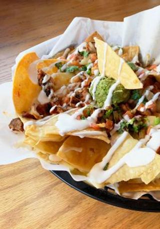 NACHOS JUAREZ GUACAMOLE