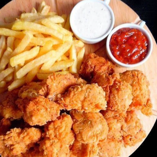 Chicken Popcorn com Fritas