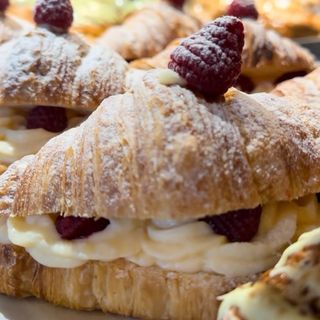 Croissant frantuzesc cu vanilie