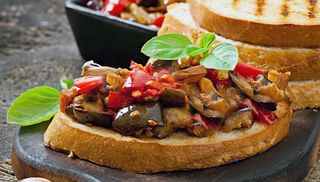 Bruschetta con melanzane marinate