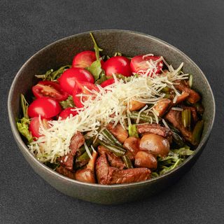 Теплий салат з телятиною та овочами (280г)