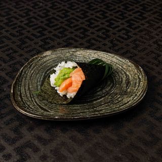 Temaki salmone e avocado