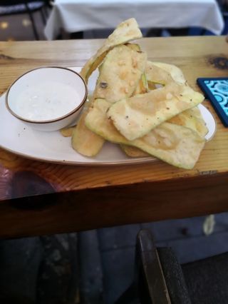 Тиквички по гръцки с млечен сос  (200г)