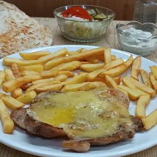Pileće belo meso i pomfrit