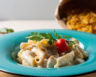 Penne sa piletinom i pečurkama