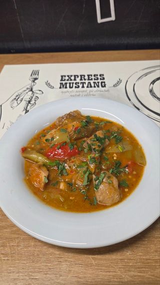 Mućkalica sa svinjskim mesom 300g