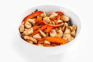 Теплый салат с курицей