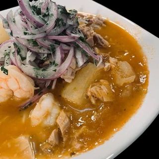 encebollado mixto (grande) y porcion de arroz 