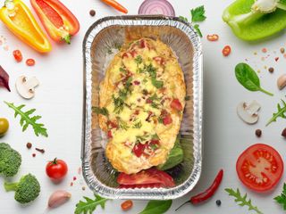 Куриное филе, запеченное с томатами и сыром с гарниром