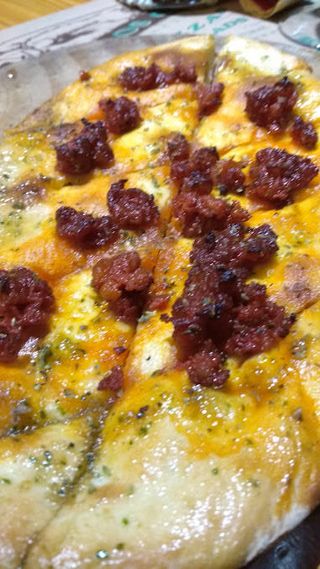 Pan de Ajo con Chorizo de Pueblo