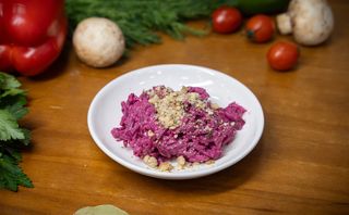 Салат "Свекольный с орехом"