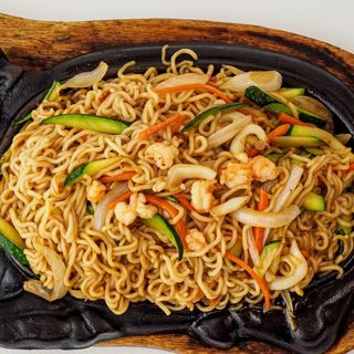 Tallarines especial China plancha