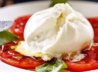 Caprese con burrata