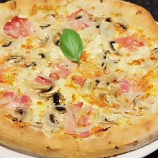 Pizza Prosciutto Funghi