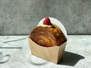 Rolls pistacjowo-malinowy