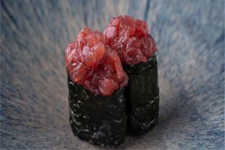 G2. Gunkan classico tonno (4pz)