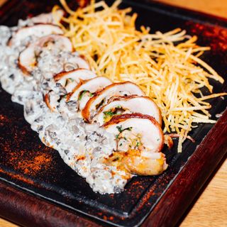 ქათმის რულეტი ჩედერით და ბეკონით