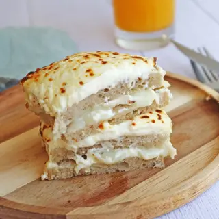 Croque Monsieur Cabra Y Miel (Gratinado)