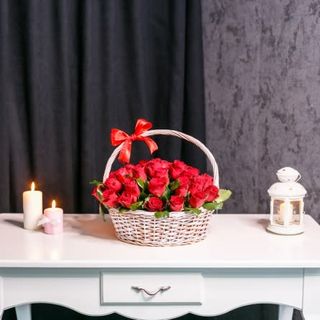 Coș din 25 trandafiri roșii Ecuador