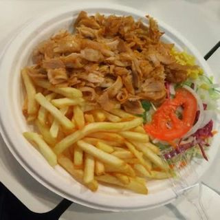 Plato de pollo sólo carne y patatas