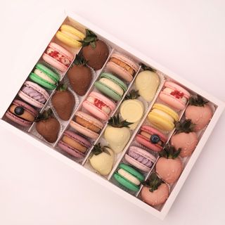 12 Клубник И 15 Макарон