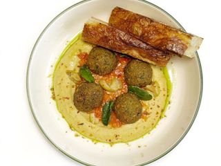 Фалафель з хумусом та овочевою сальсою (220g)