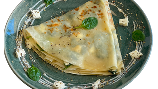 Naleśnik wegański ze szpinakiem i fetą