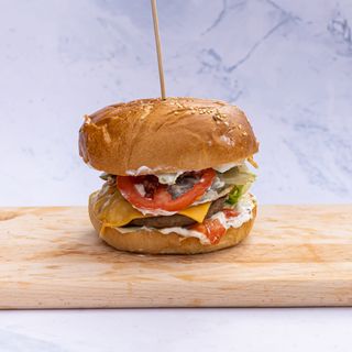 Cheseeburger  i pomfrit