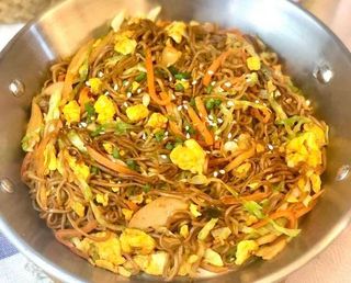 80B.Spaghetti di soba verdure miste e maiale(senza glutine)猪肉炒荞麦面