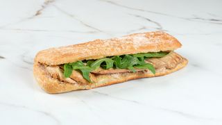 ინდაურის სენდვიჩი ჩაბატას პურით