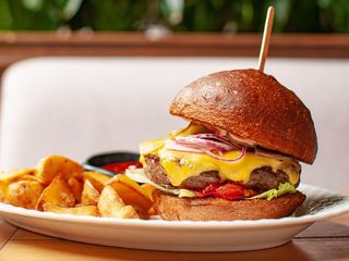 Чізбургер з яловичиною (300/100/50g)