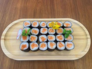 m10. Maki Salmão