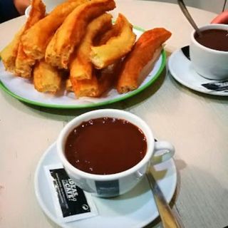 Churros Para Dos Personas (10 Uds.)  Y 2 Chocolates (7 Oz.)
