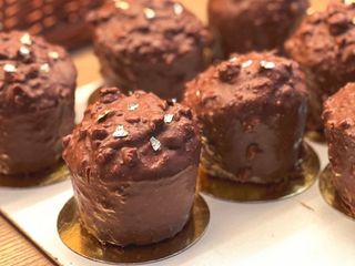 Кокосовий кекс в глазурі гурме