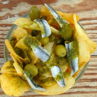 Bol De Papas Gruesas con boquerones en vinagre